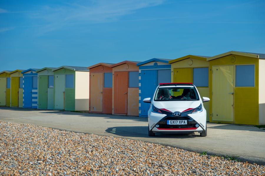  Toyota Aygo x-claim 5-Door 2017 года  (UK) (фото 17 из 17)